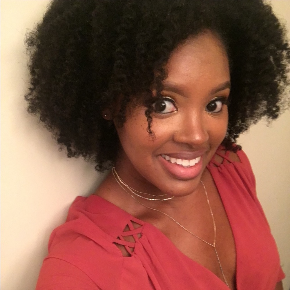 Meet your Posher, Adrienne